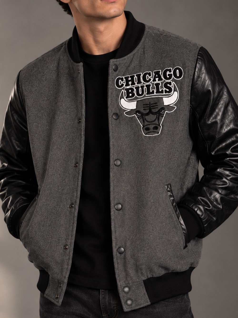Mens NBA Chicago Bulls Wool Varsity Letterman Black/Gray Jacket Size S